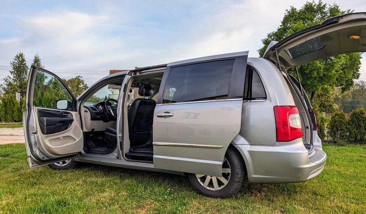 Chrysler Town &amp; Country cena 57000 przebieg: 220000, rok produkcji 2015 z Legnica małe 79